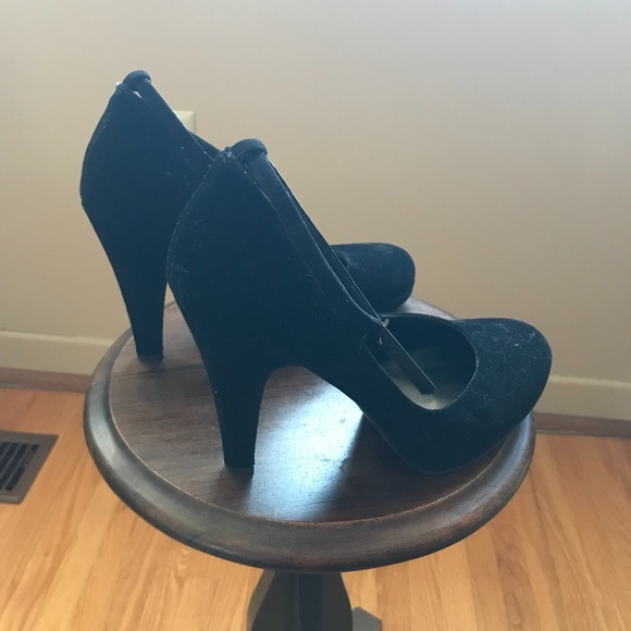 Aldo Black Suede Material Almond Toe Ankle Strap Heels - size 39 - Picture 1 of 10